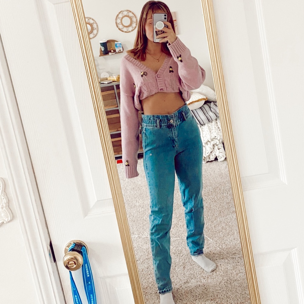 BRAND: Forever 21   SIZE: s (not meant for girls with big thighs)   COLOR: denim